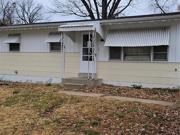 243 Reasor Dr, Saint Louis, MO 63135