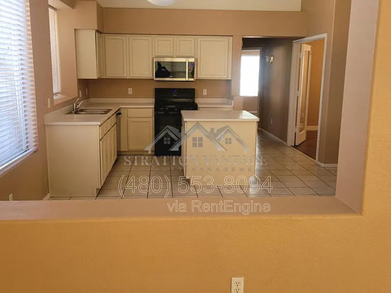 6714 W Wahalla Ln — Photo 10