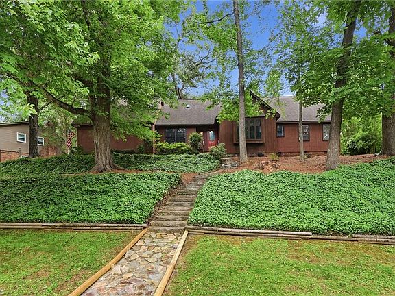 4th image of 222 Shadowlawn Dr