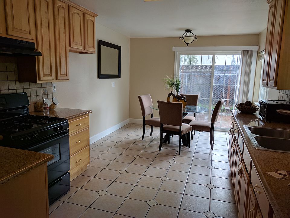 kitchen & dining area