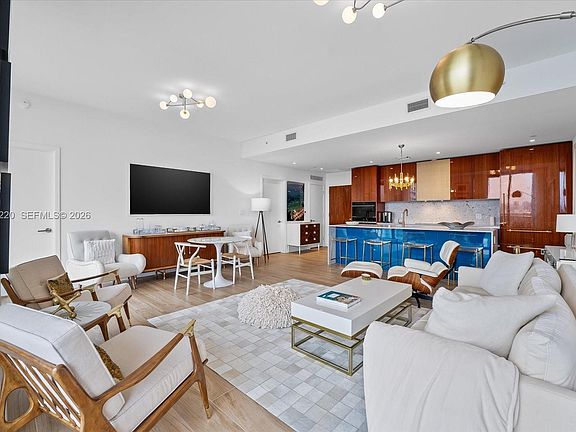 4th image of 2678 Tigertail Ave #1508