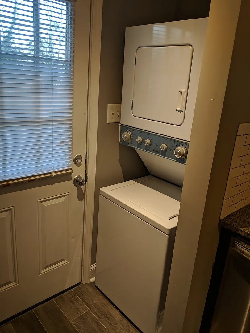 Frost Courtyard Apartments - — Photo 3