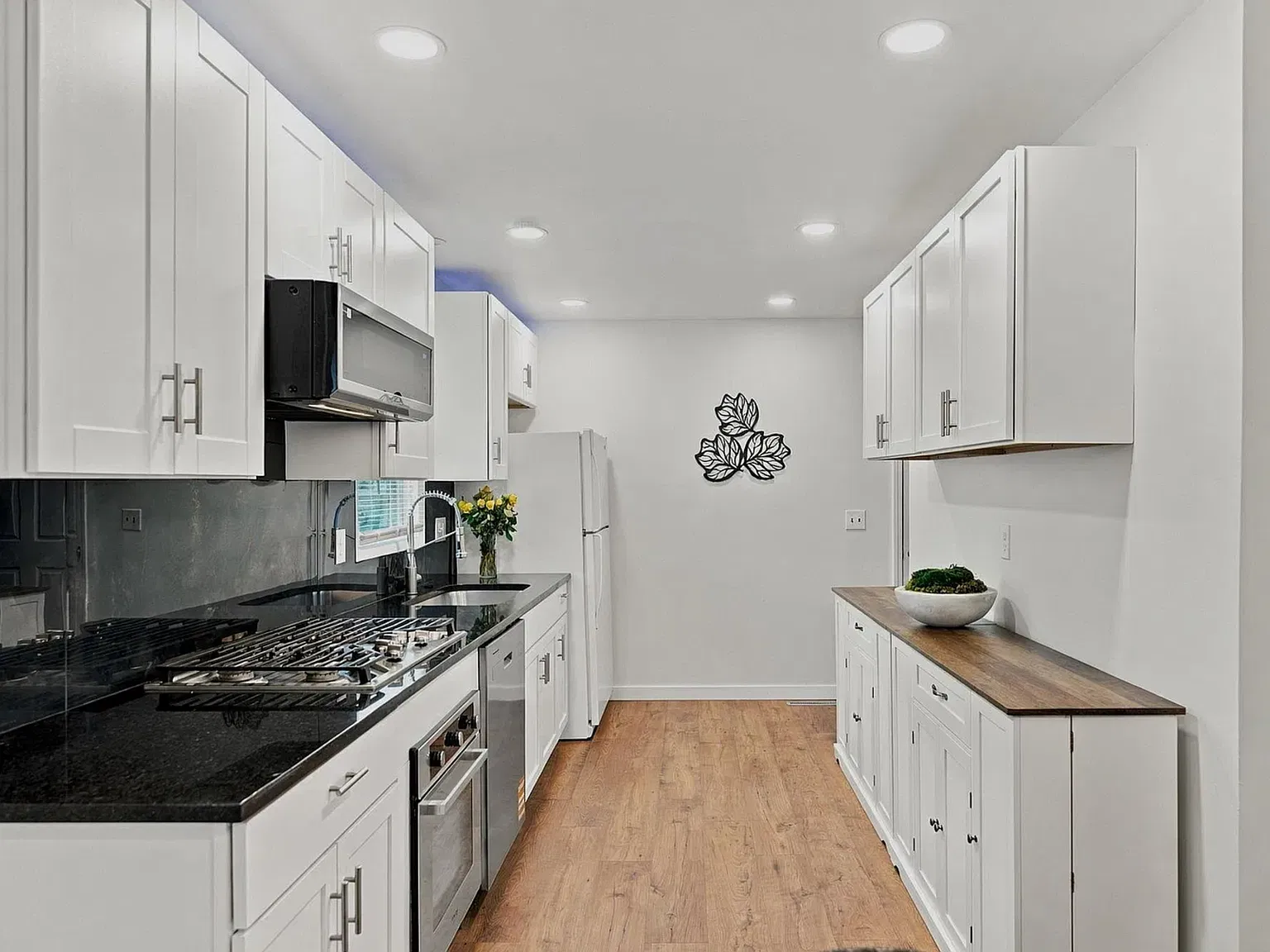 3 bed, 2177 sqft, $2,100 — Photo 3