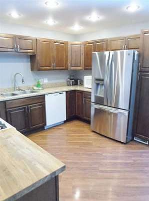 4th image of 381 Argyle Ct
