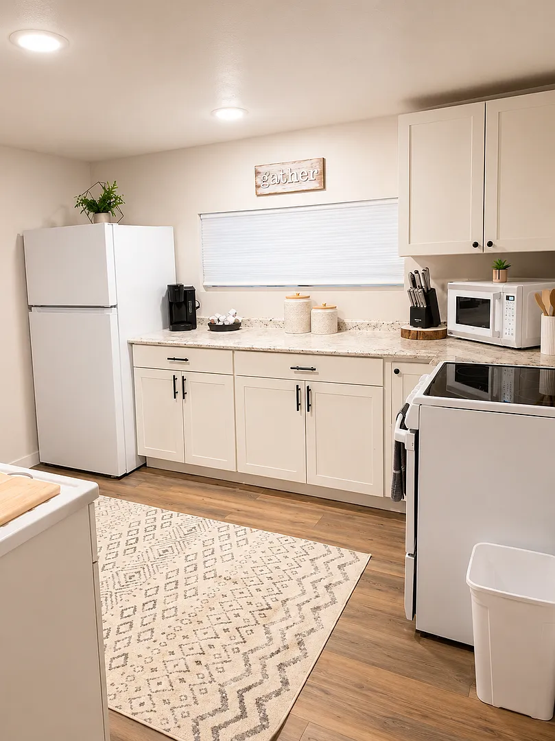 Charming 1-Bedroom, 1-Bath House Fully Furnished- All Utilites Included — Photo 1