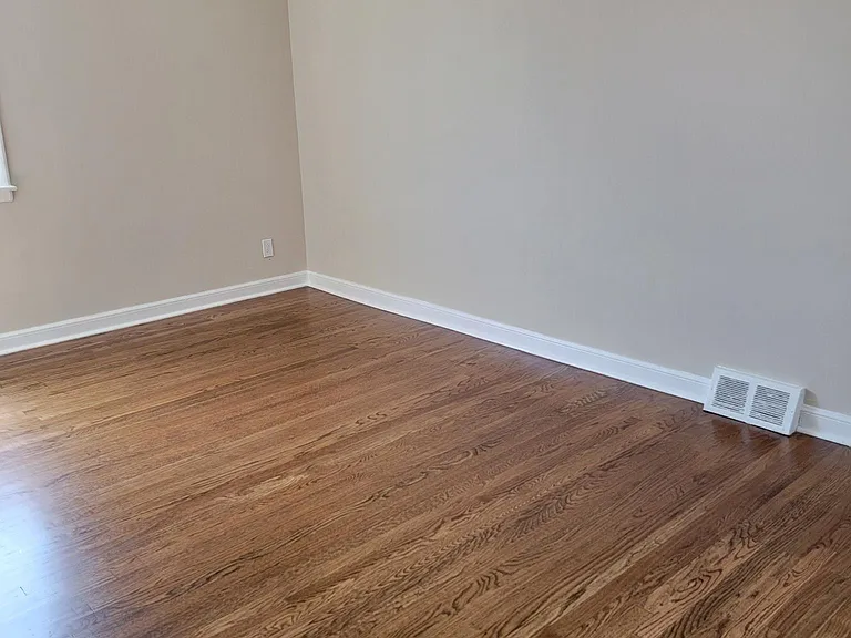 2126 Faunce St — Photo 6