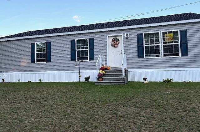 1st image of 13 Cynthia Dr