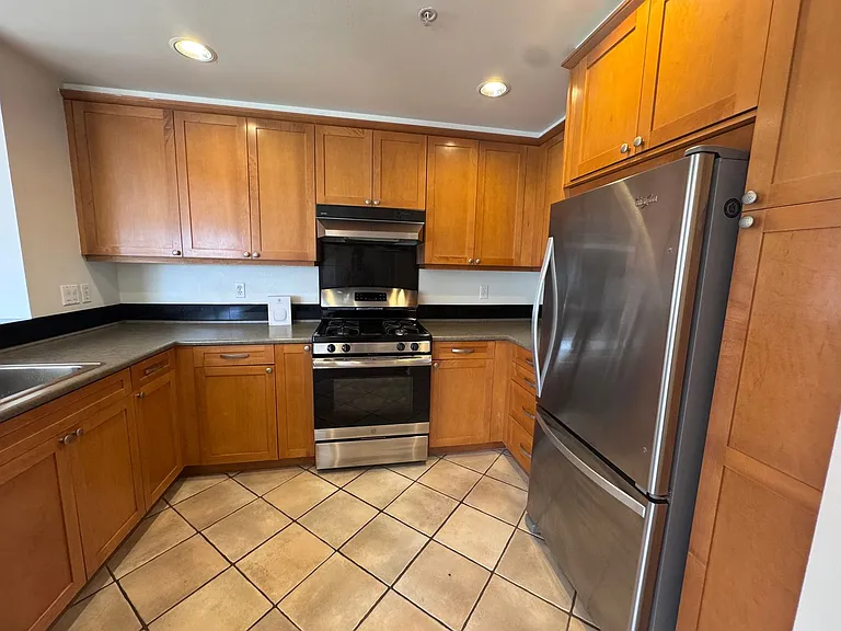 116 Warren Ave N — Photo 4