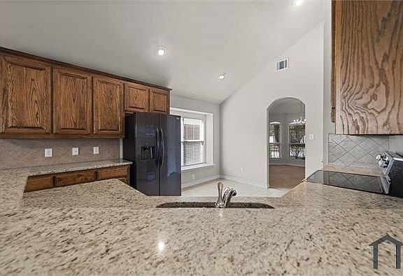 4th image of 8220 Deer Bluff Ln