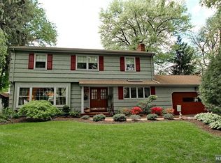 14 Vermont Dr, Paramus, NJ 07652