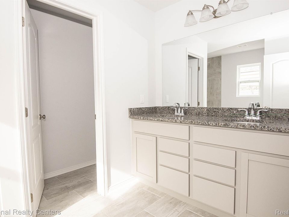 945 Guenevere Dr, photo 21