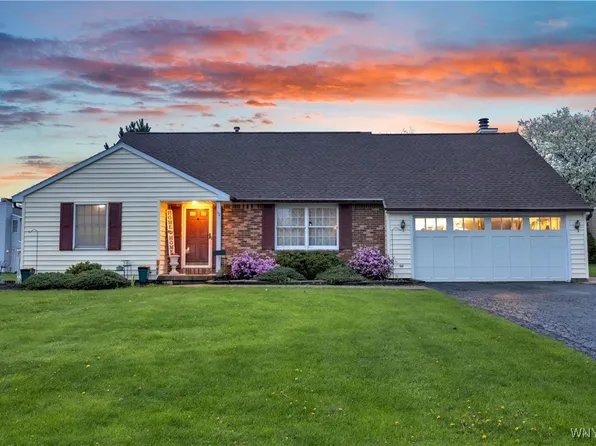 112 Old Orchard Ln, Orchard Park, NY 14127