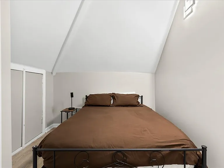558 Marston St #5 — Photo 14