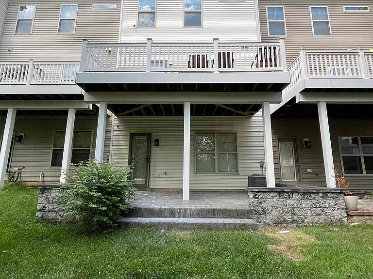 211 Tanner Ln — Photo 2