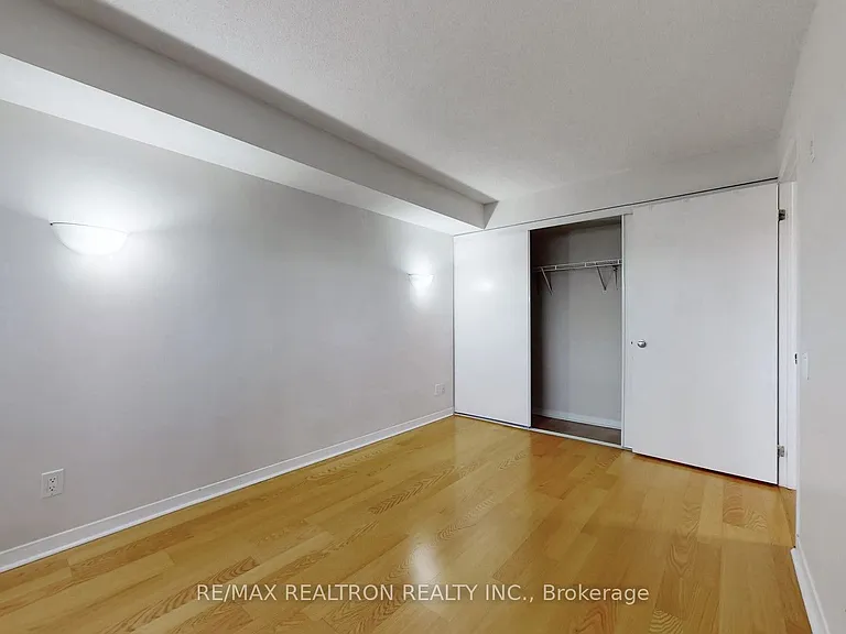 1050 The Queensway #217 — Photo 29