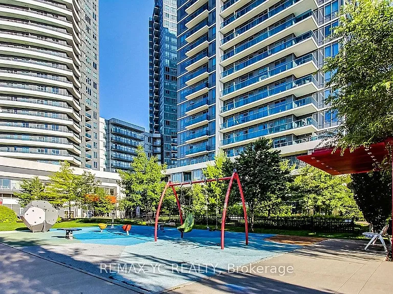 7165 Yonge St #1007 — Photo 30