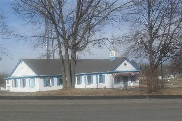 2nd image of 2115 Holiday Inn Dr