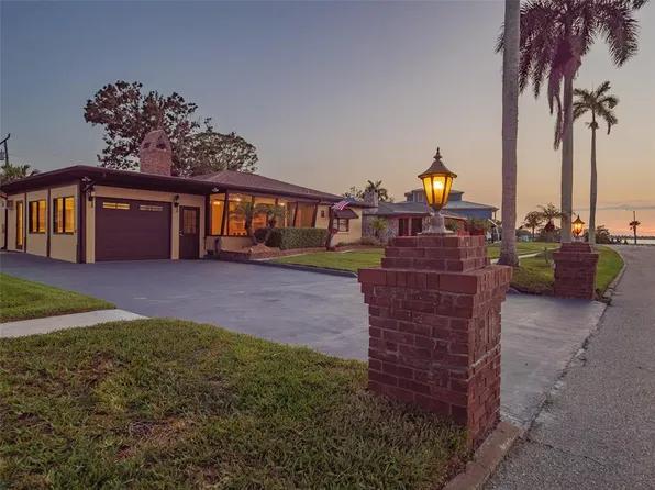 2410 Riverside Dr E, Bradenton, FL 34208