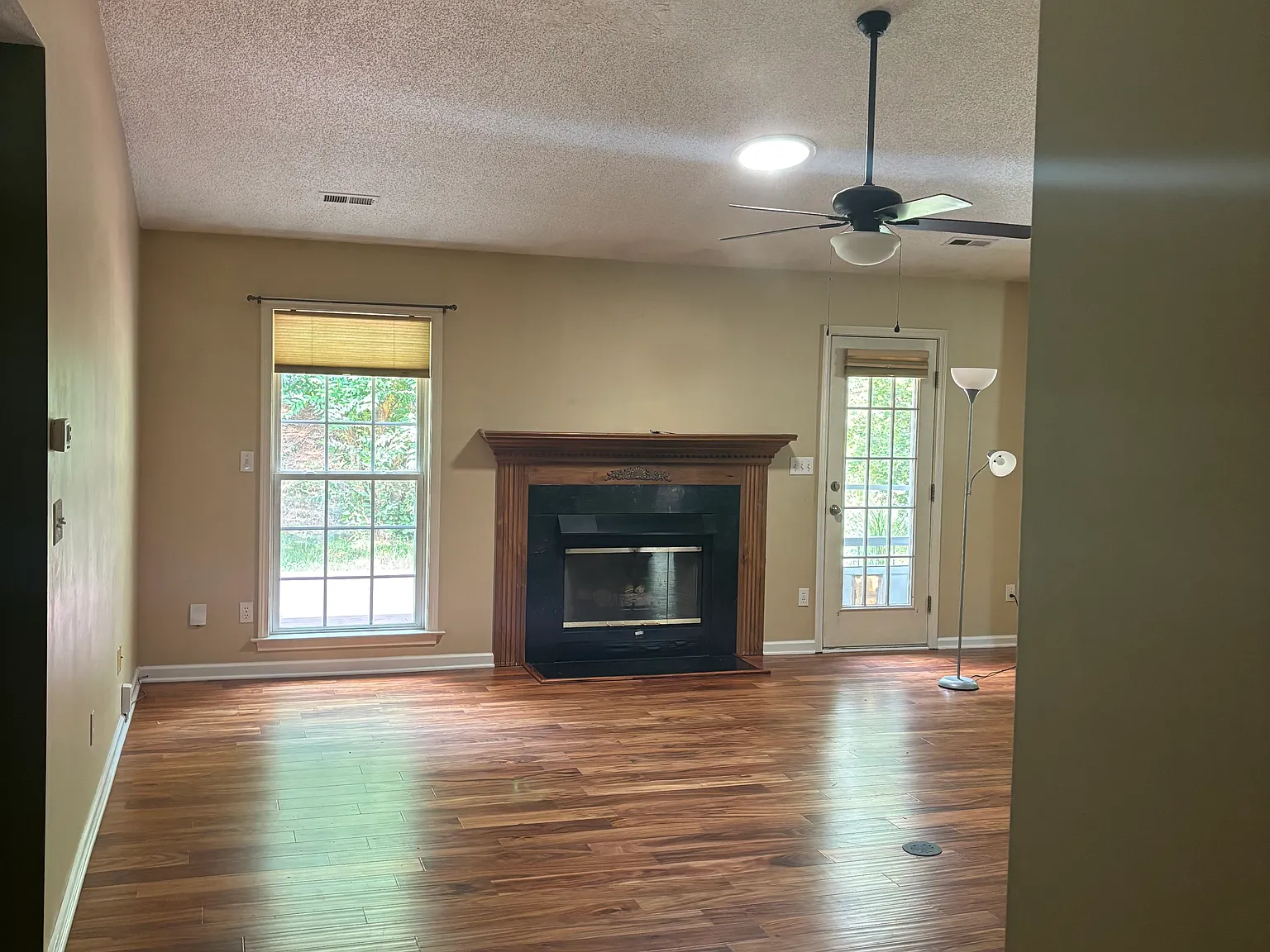 3 bed, 1345 sqft, $2,300 — Photo 3