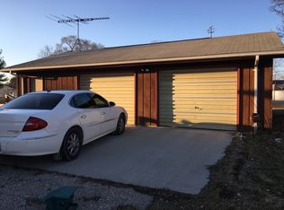 301 Clay St, New Boston, IL 61272