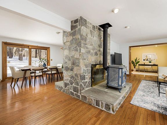 5th image of 7 Birchbrook Street