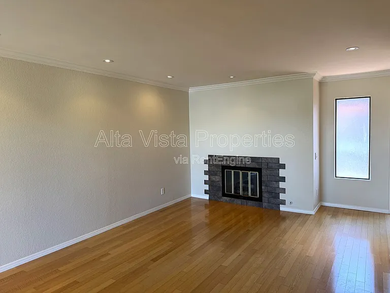 2849 E St #17 — Photo 4