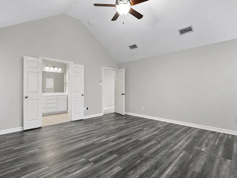 4500 Portrait Ln — Photo 15