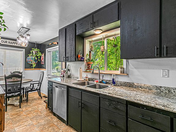 3rd image of 219 Berrydale Ave