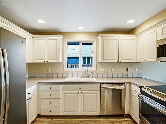 5th image of 2034 SE 62nd Ave