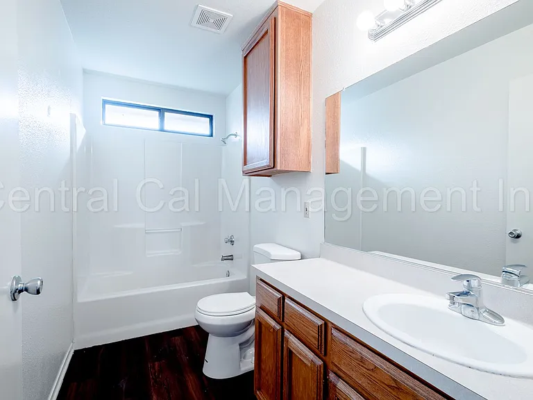 8400 Laborough Dr — Photo 10