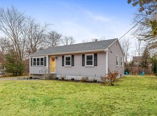 5 Robin Cir, Medway, MA 02053