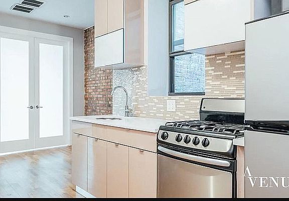 5th image of 1354 Bedford Ave #3B
