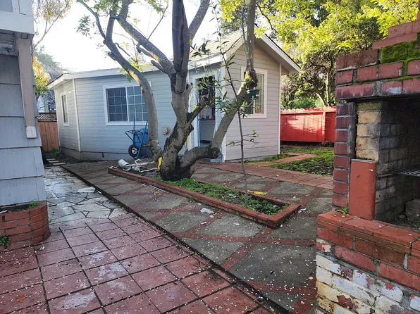 650 Circle Dr #1, Palo Alto, CA 94303