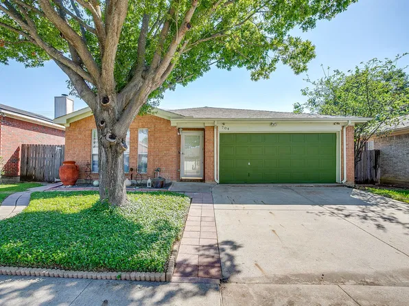 704 Charles City Dr, Arlington, TX 76018
