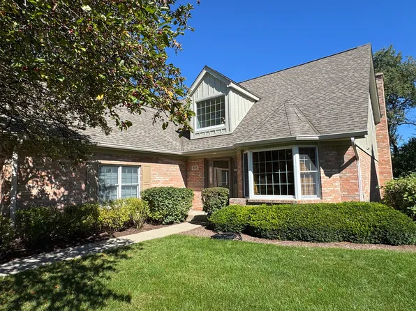 889 Wedgewood Dr, Crystal Lake, IL 60014