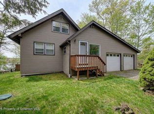 1028 Foxwood Ln, Gouldsboro, PA 18424