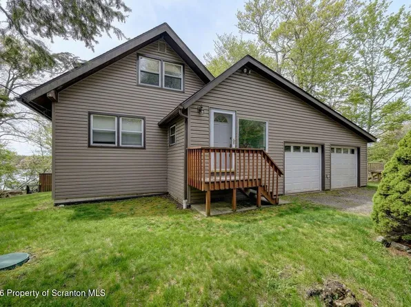 1028 Foxwood Ln, Gouldsboro, PA 18424