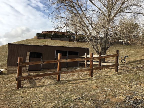 4th image of 8611 Calva St
