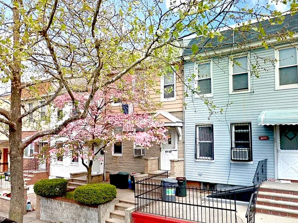 61-51 55th St, Maspeth, NY 11378