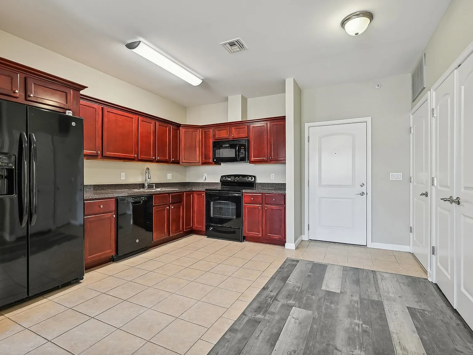 Jaclyn Heights — Photo 4