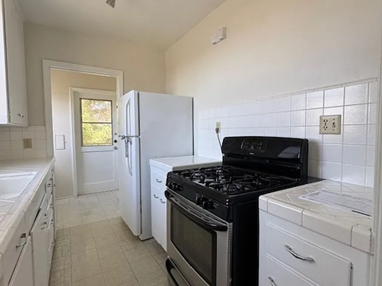 1257 N Van Ness Ave — Photo 20