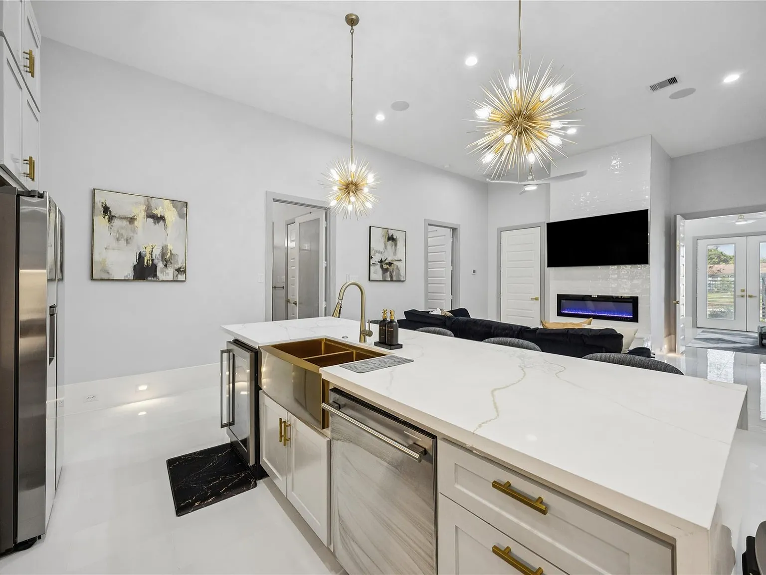 3 bed, 2.0 bath, 1732 sqft, $5,500 — Photo 4