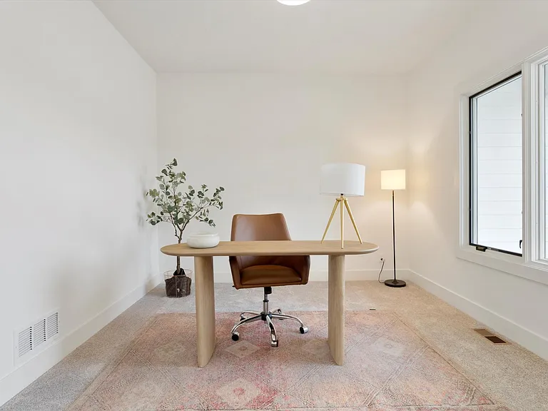 18525 Patrick Ave — Photo 4