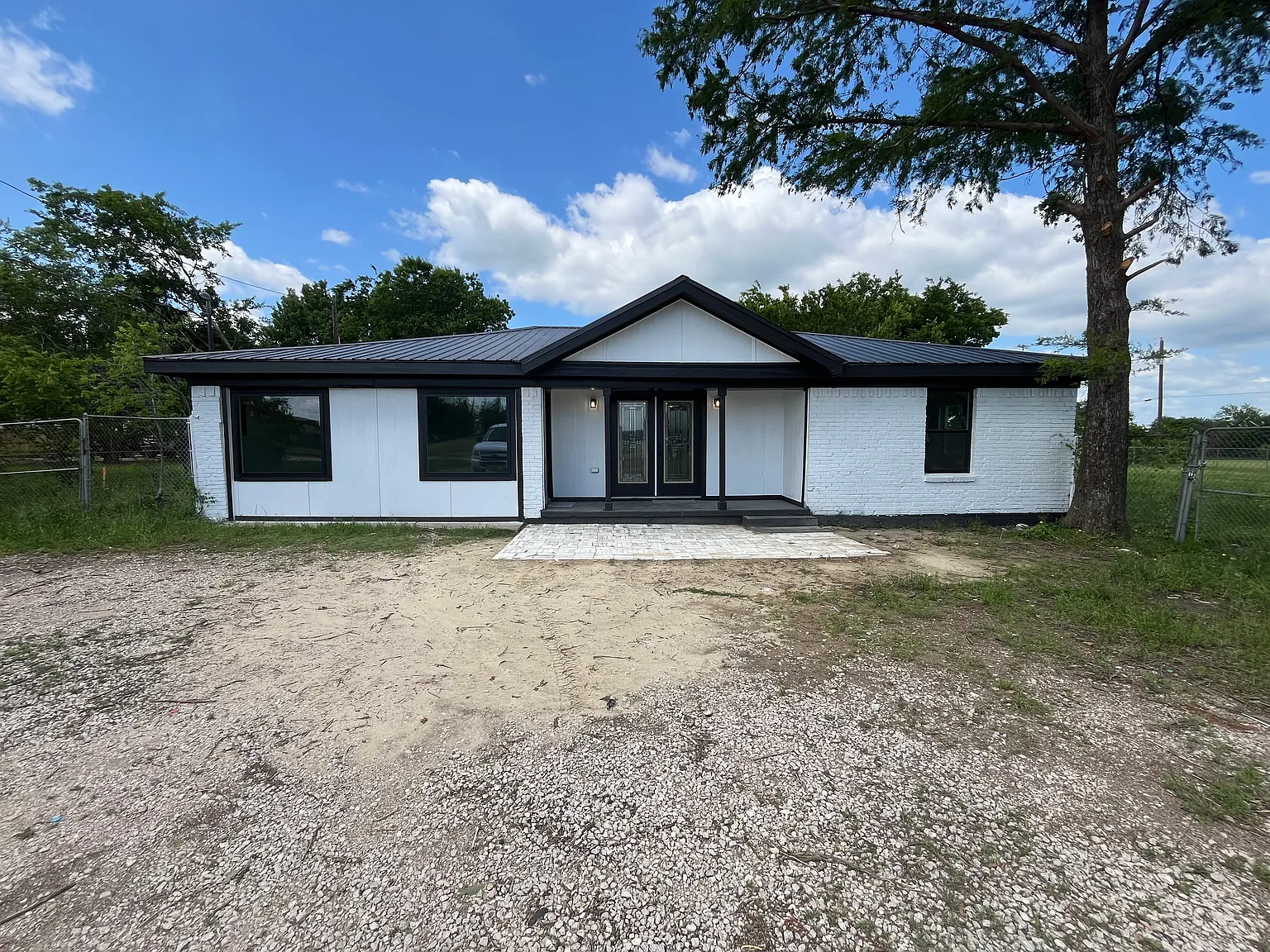 W Main St, Quinlan — Photo 1