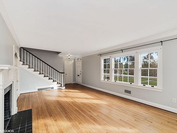 3rd image of 602 Lake Ave