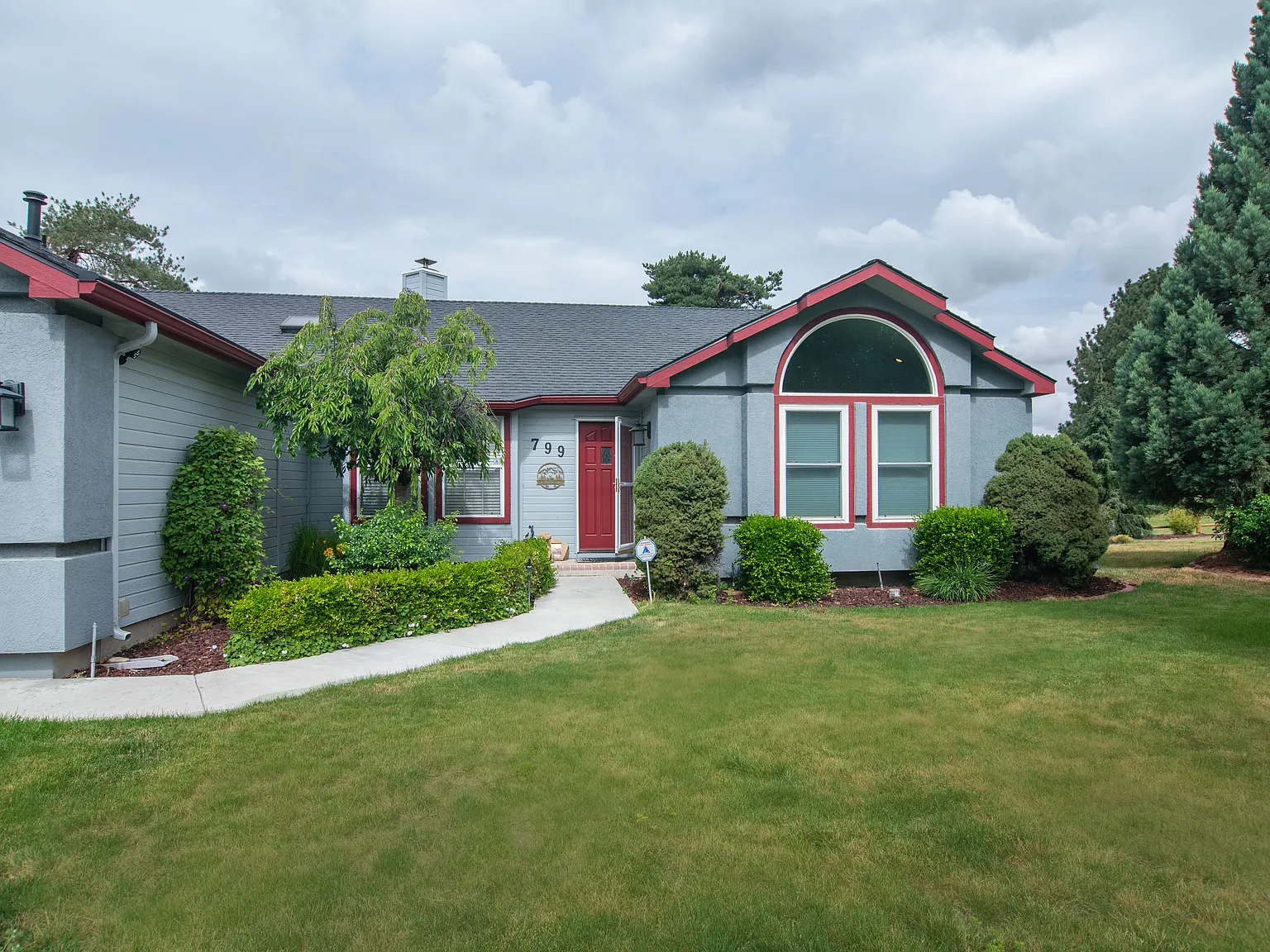 3 bed, 2000 sqft, $3,000 — Photo 1