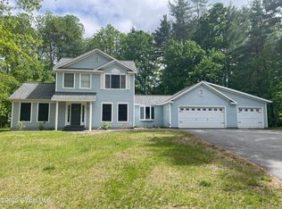 8 Iris Ave, South Glens Falls, NY 12803