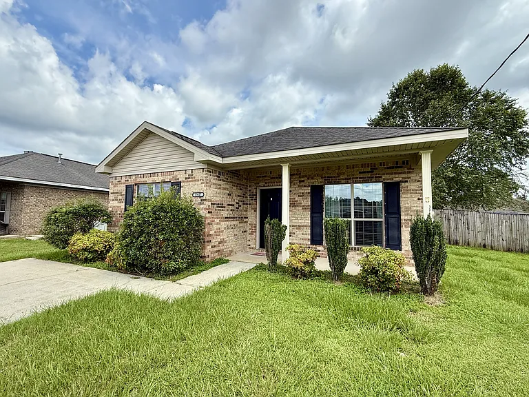 13627 Catahoula Dr S — Photo 1