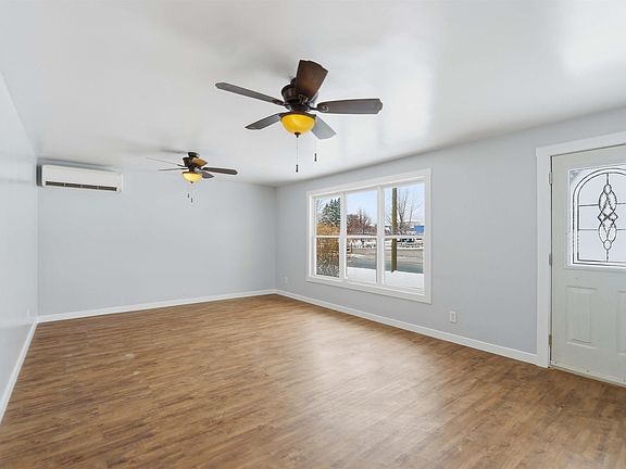 3rd image of 395 College Rd