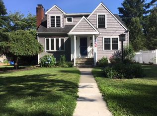 33 Oakwood Dr, Fairfield, CT 06824